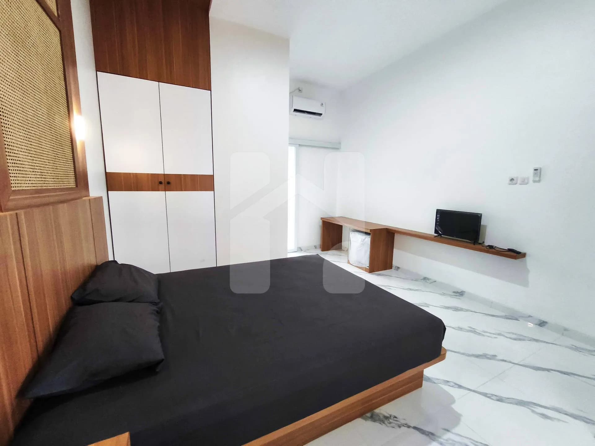 Deluxe Queen Bed